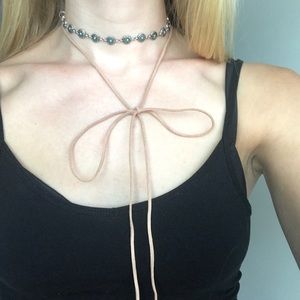 Choker with ties